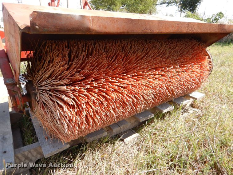 image for item LU9587 (2) brooms