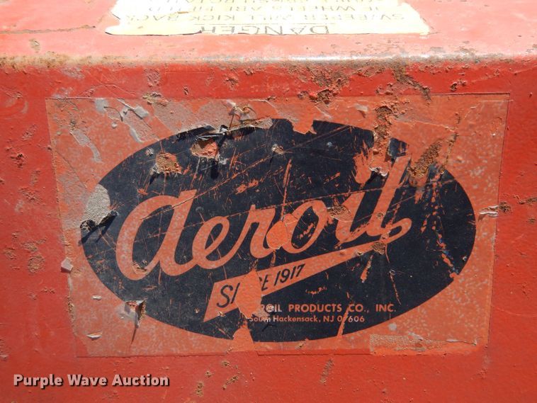 image for item LU9587 (2) brooms