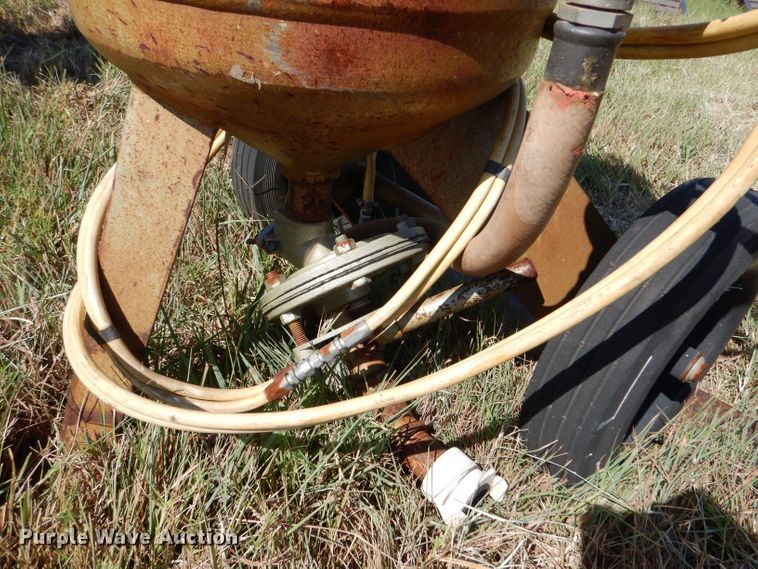 image for item LU9588 (2) Clemco abrasive blast machines