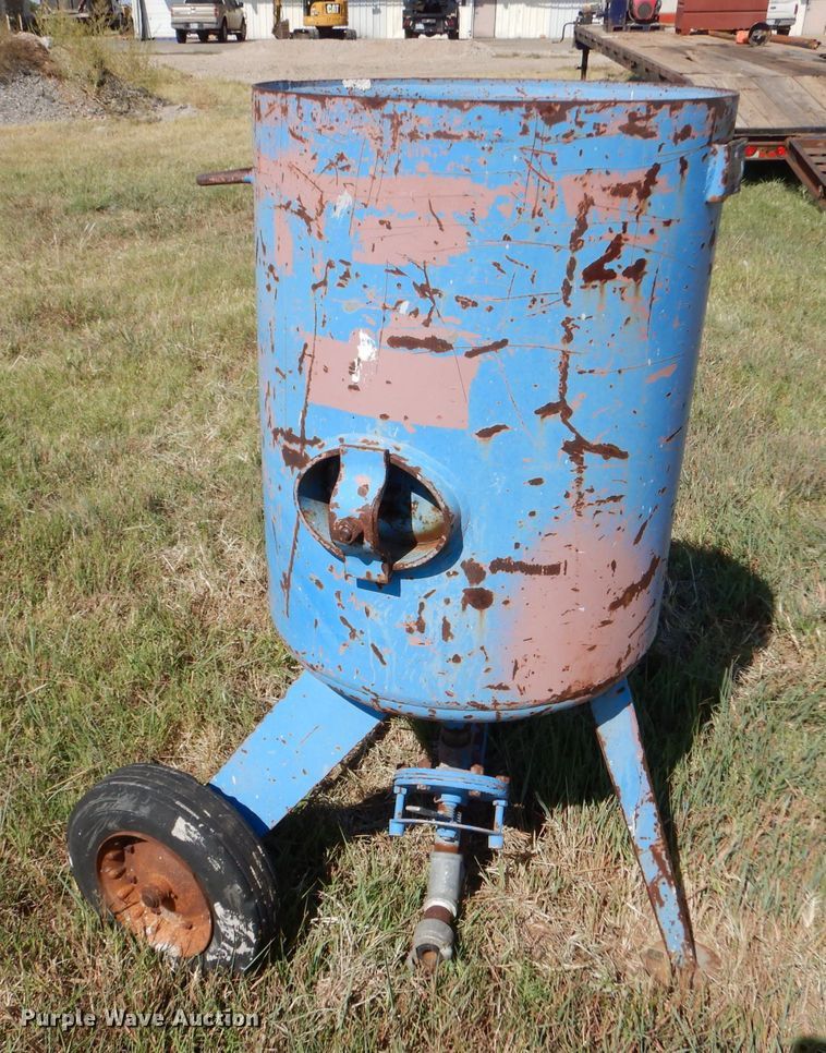 image for item LU9588 (2) Clemco abrasive blast machines