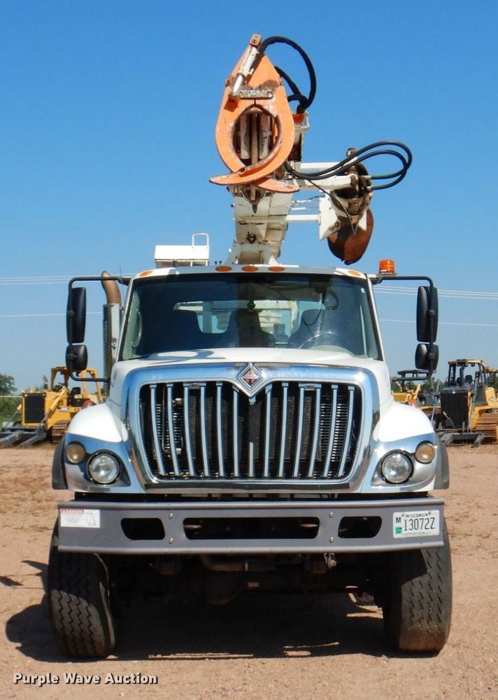 image for item MH9151 2009 International WorkStar 7400  digger derrick truck