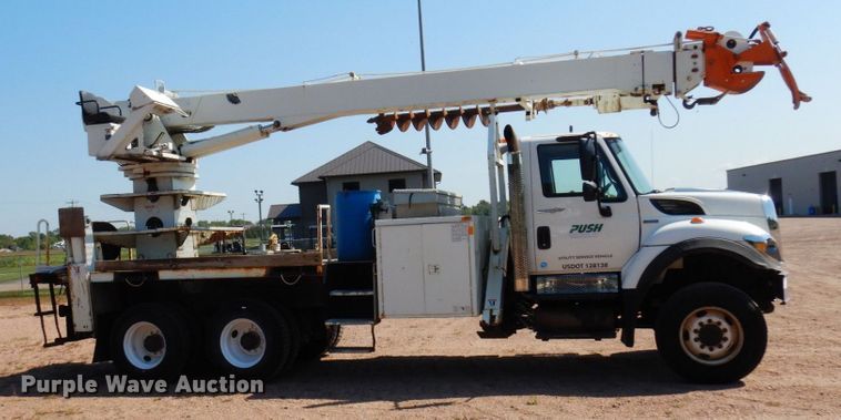 image for item MH9151 2009 International WorkStar 7400  digger derrick truck