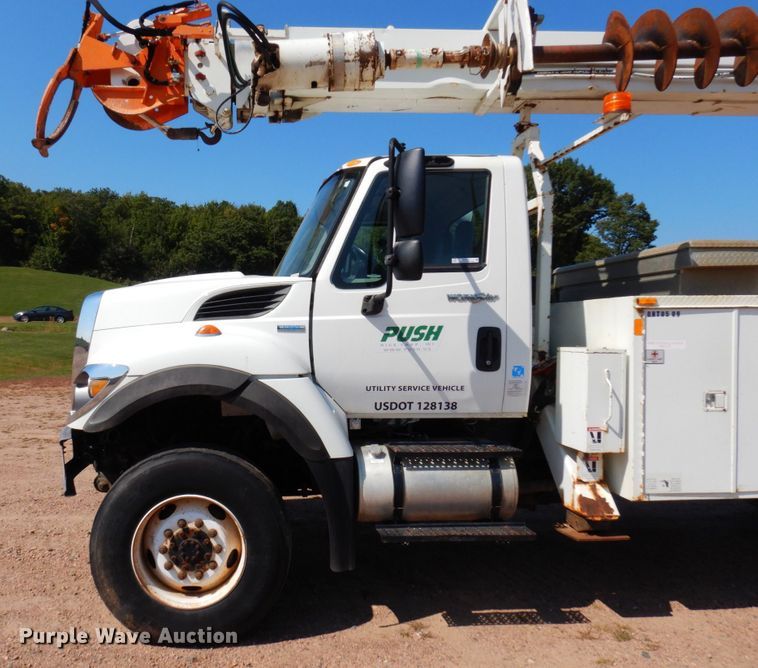 image for item MH9151 2009 International WorkStar 7400  digger derrick truck