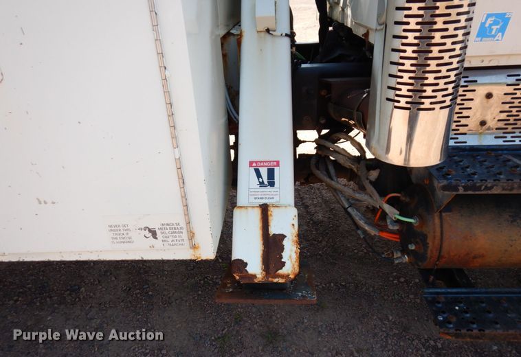 image for item MH9151 2009 International WorkStar 7400  digger derrick truck