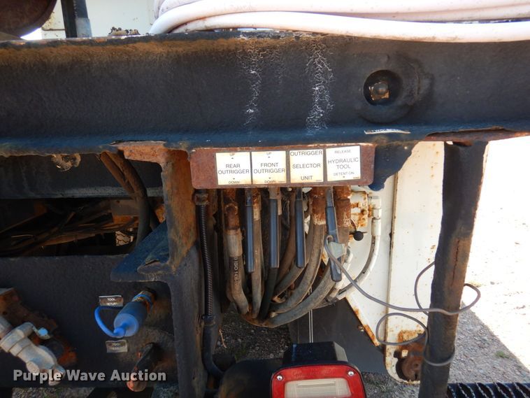 image for item MH9151 2009 International WorkStar 7400  digger derrick truck