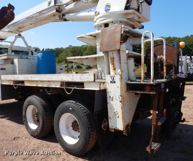 image for item MH9151 2009 International WorkStar 7400  digger derrick truck