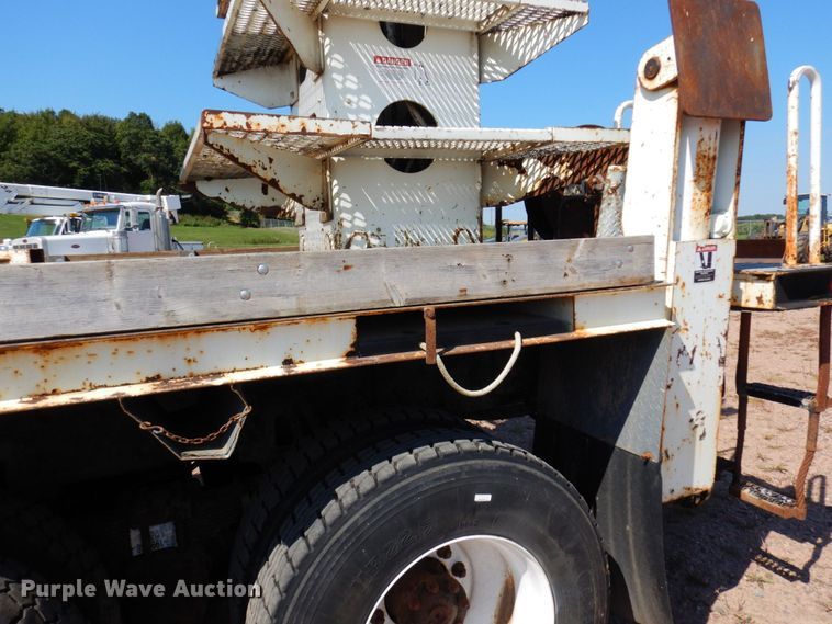 image for item MH9151 2009 International WorkStar 7400  digger derrick truck