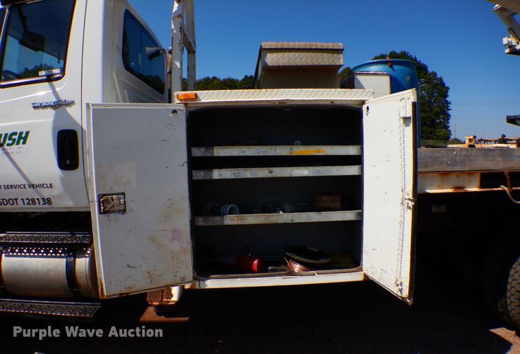 image for item MH9151 2009 International WorkStar 7400  digger derrick truck