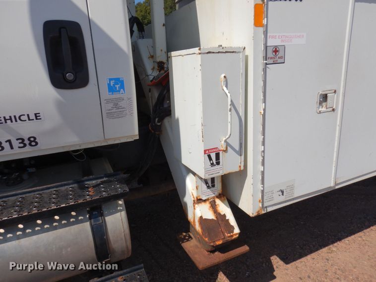 image for item MH9151 2009 International WorkStar 7400  digger derrick truck