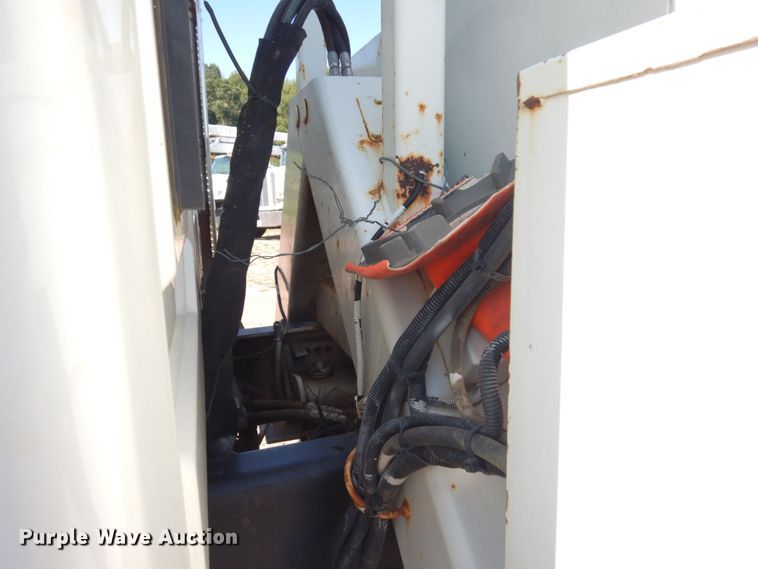 image for item MH9151 2009 International WorkStar 7400  digger derrick truck