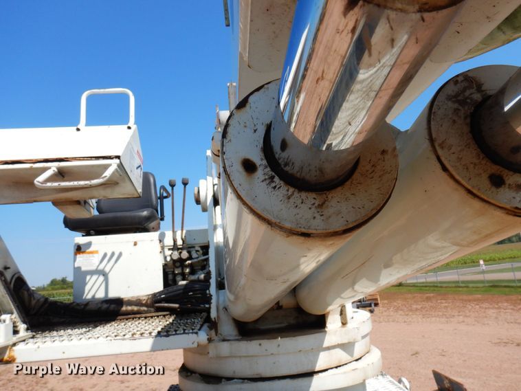 image for item MH9151 2009 International WorkStar 7400  digger derrick truck