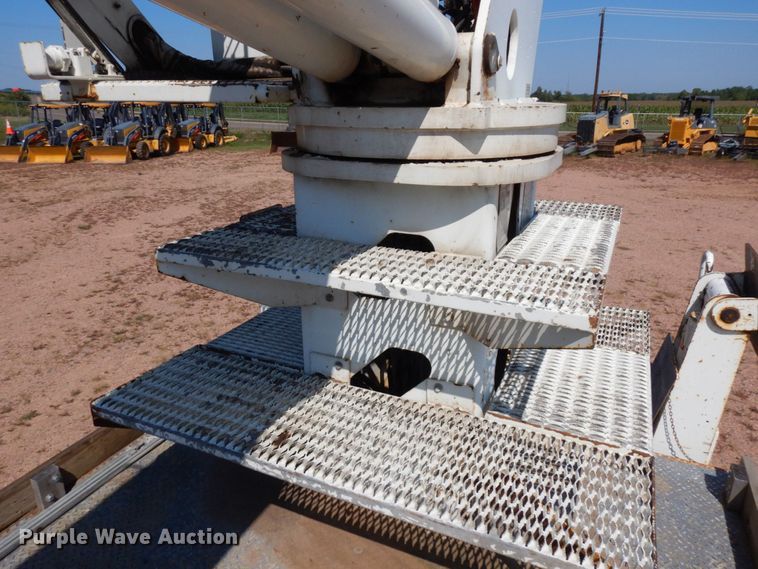 image for item MH9151 2009 International WorkStar 7400  digger derrick truck