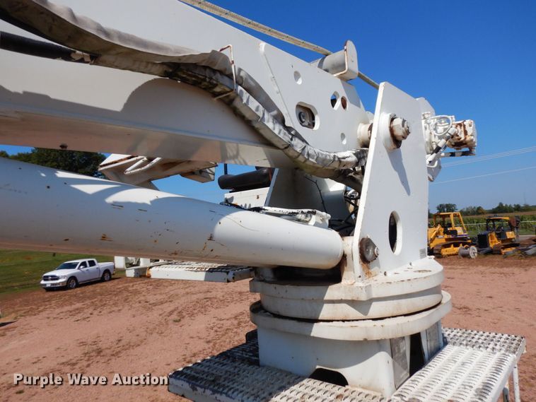 image for item MH9151 2009 International WorkStar 7400  digger derrick truck