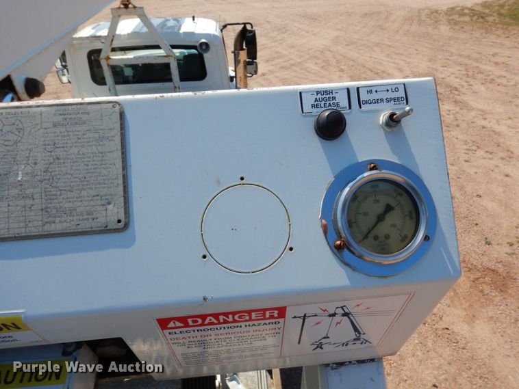 image for item MH9151 2009 International WorkStar 7400  digger derrick truck