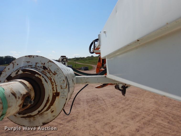 image for item MH9151 2009 International WorkStar 7400  digger derrick truck