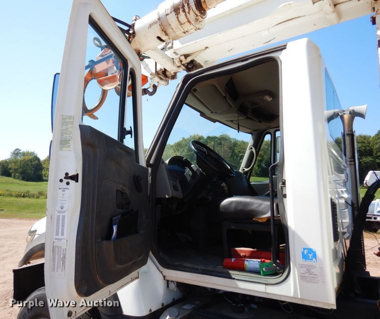 image for item MH9151 2009 International WorkStar 7400  digger derrick truck