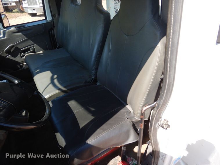 image for item MH9151 2009 International WorkStar 7400  digger derrick truck