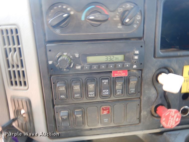 image for item MH9151 2009 International WorkStar 7400  digger derrick truck