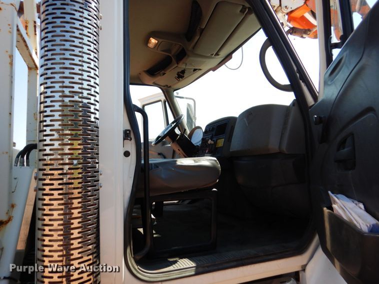 image for item MH9151 2009 International WorkStar 7400  digger derrick truck