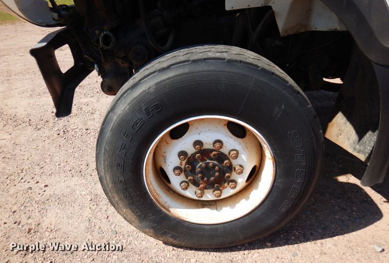 image for item MH9151 2009 International WorkStar 7400  digger derrick truck