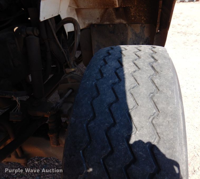 image for item MH9151 2009 International WorkStar 7400  digger derrick truck