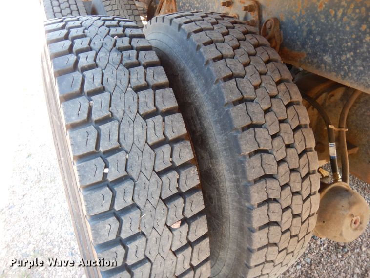 image for item MH9151 2009 International WorkStar 7400  digger derrick truck