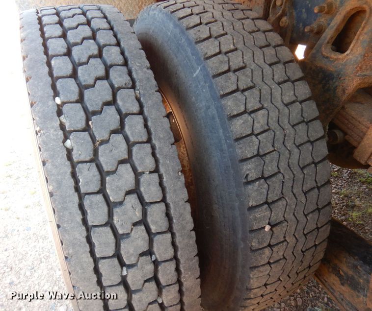 image for item MH9151 2009 International WorkStar 7400  digger derrick truck