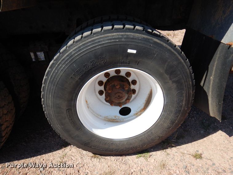 image for item MH9151 2009 International WorkStar 7400  digger derrick truck