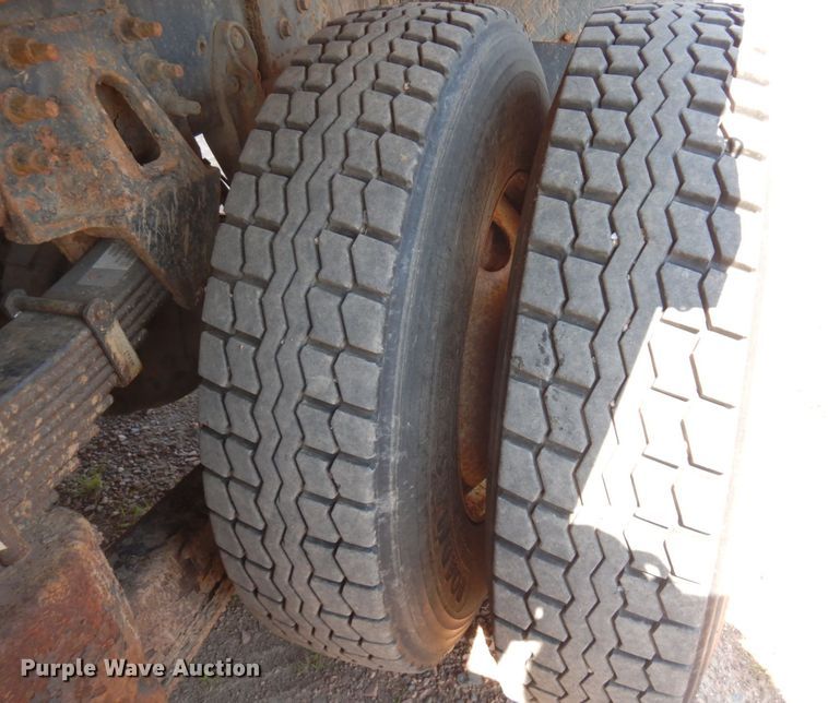 image for item MH9151 2009 International WorkStar 7400  digger derrick truck