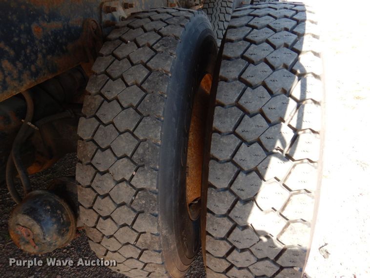 image for item MH9151 2009 International WorkStar 7400  digger derrick truck