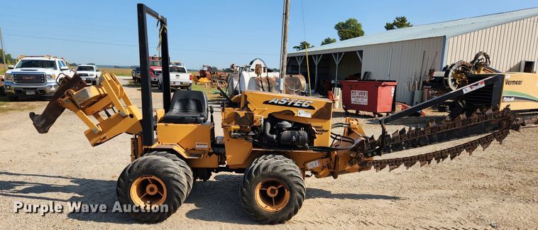 image for item MK9319 2008 Astec Maxi Sneaker D  trencher