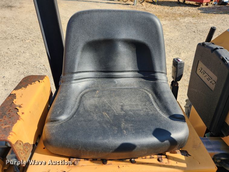 image for item MK9319 2008 Astec Maxi Sneaker D  trencher