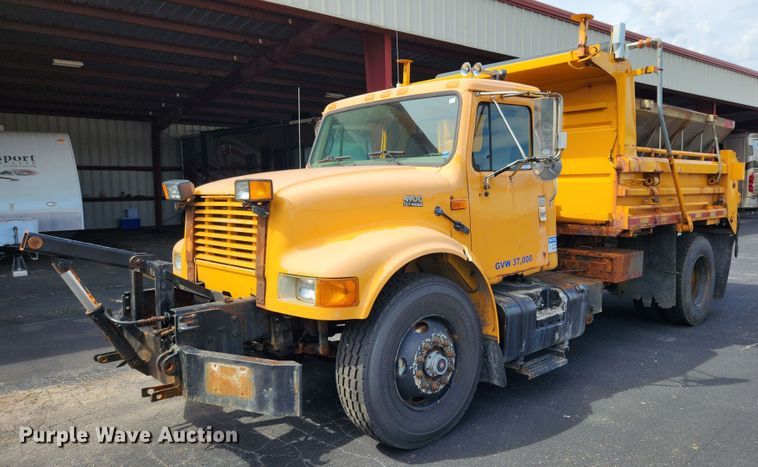 image for item MK9350 2002 International 4900  dump truck