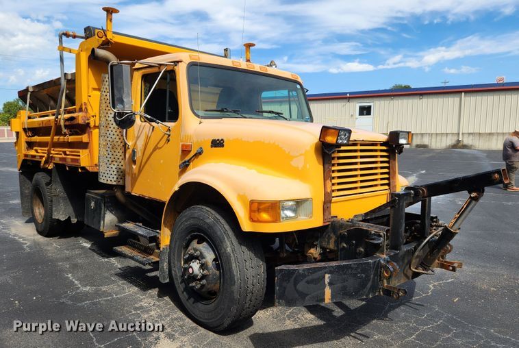 image for item MK9350 2002 International 4900  dump truck