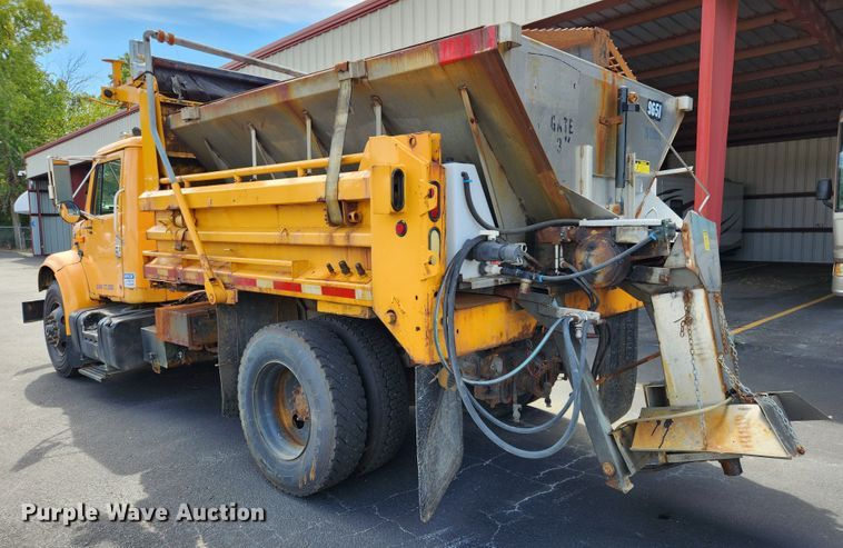 image for item MK9350 2002 International 4900  dump truck