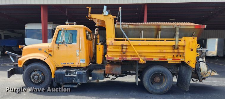 image for item MK9350 2002 International 4900  dump truck