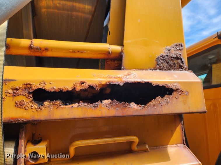 image for item MK9350 2002 International 4900  dump truck