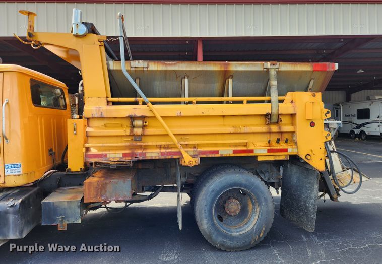image for item MK9350 2002 International 4900  dump truck