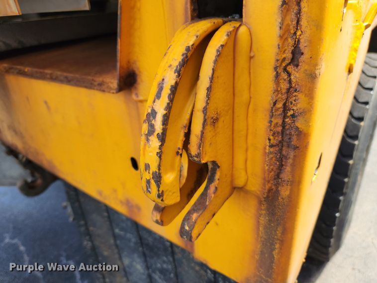 image for item MK9350 2002 International 4900  dump truck