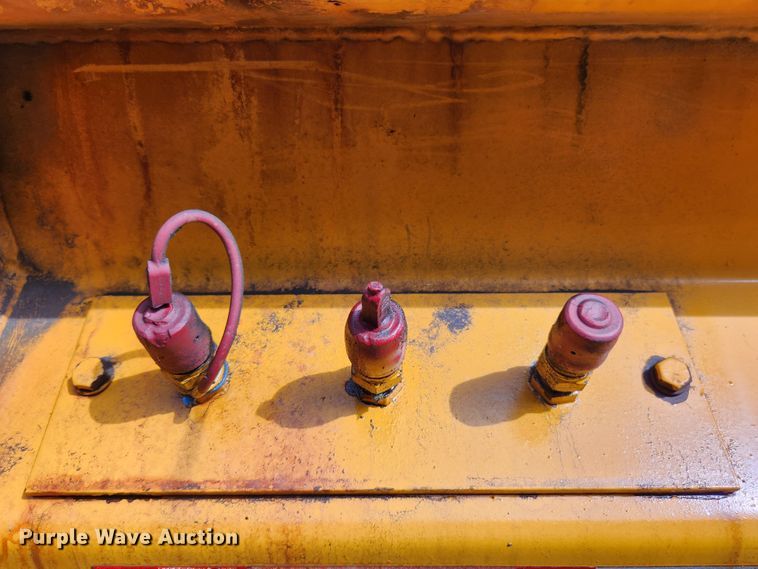 image for item MK9350 2002 International 4900  dump truck