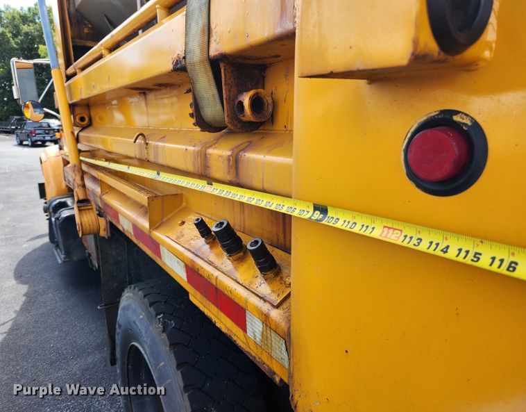 image for item MK9350 2002 International 4900  dump truck