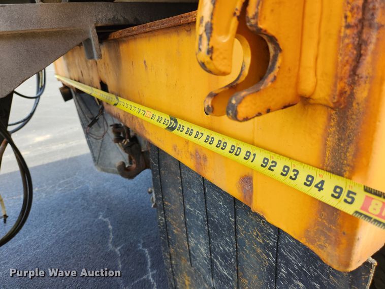 image for item MK9350 2002 International 4900  dump truck