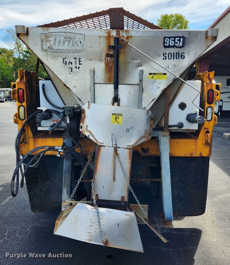 image for item MK9350 2002 International 4900  dump truck