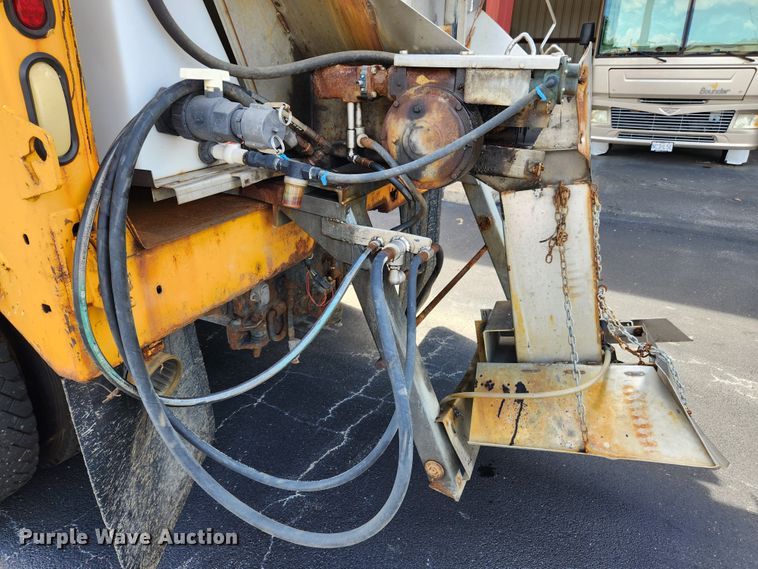 image for item MK9350 2002 International 4900  dump truck