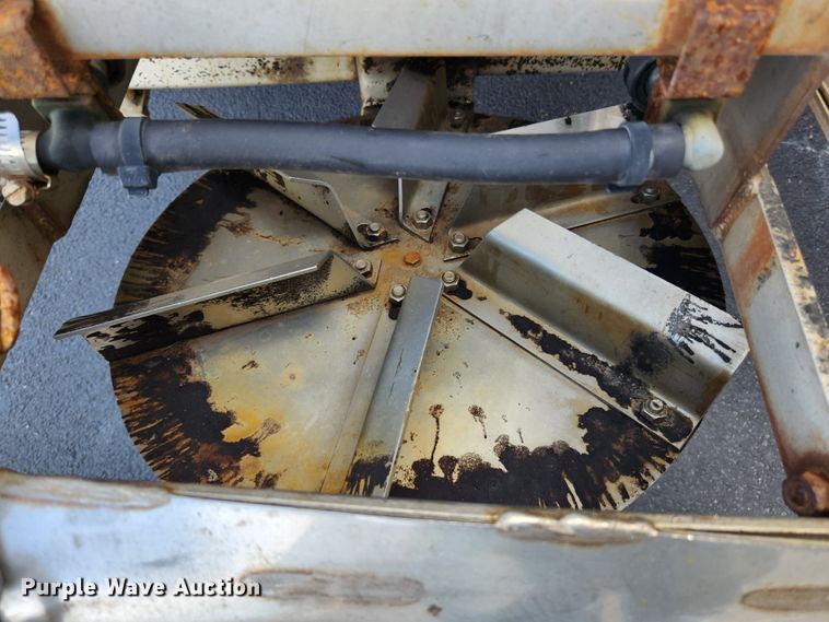 image for item MK9350 2002 International 4900  dump truck