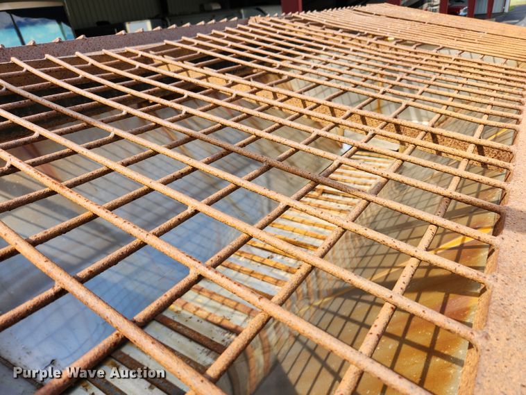 image for item MK9350 2002 International 4900  dump truck