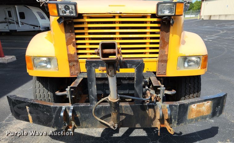 image for item MK9350 2002 International 4900  dump truck