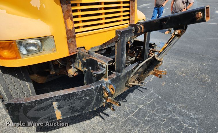 image for item MK9350 2002 International 4900  dump truck