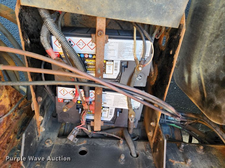 image for item MK9350 2002 International 4900  dump truck