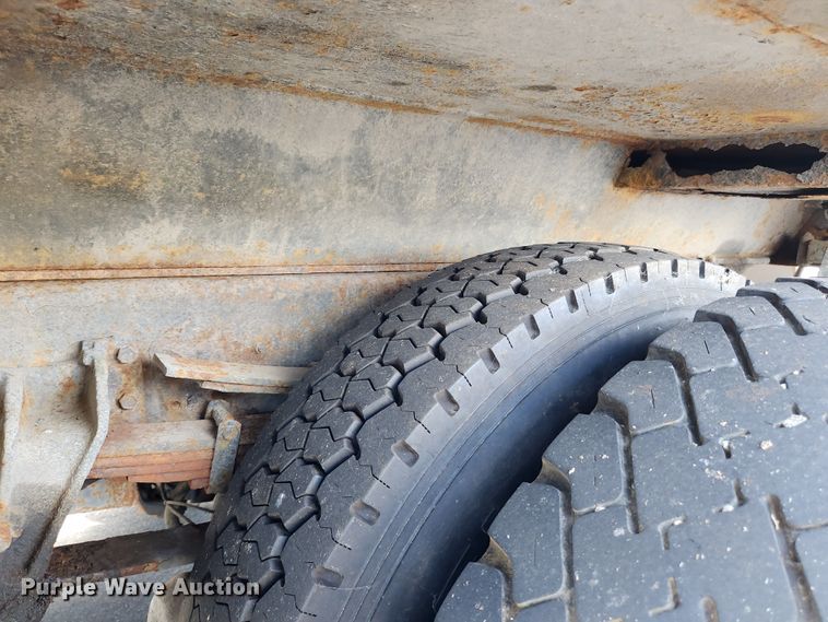 image for item MK9350 2002 International 4900  dump truck